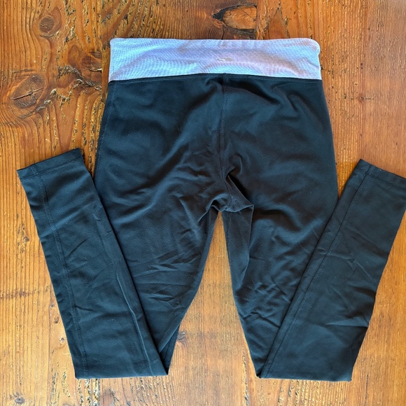 3/$15 Champion Reversible Leggings, Long, Black and Purple Size Small - Picture 2 of 9